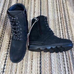 Brand New in Box SERRA Ladies Wedge Boots 9